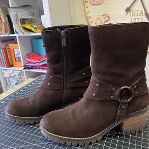 Suede boots